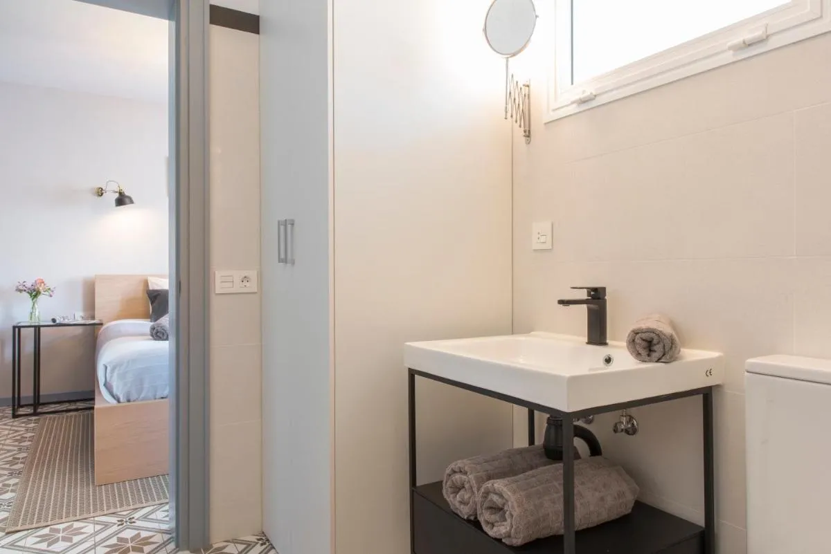 Image 2 of Modern, bright and welcoming oceanfront apartment