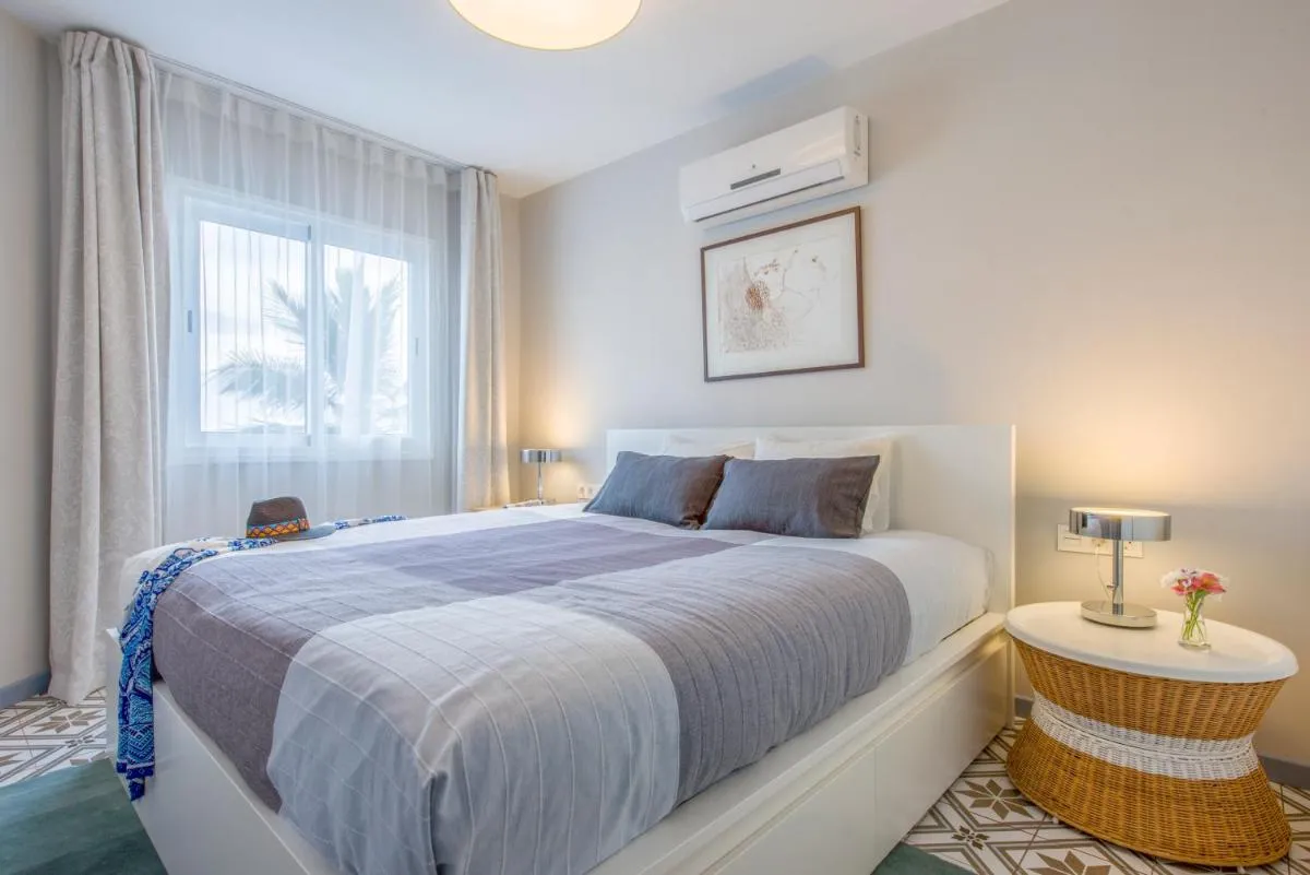 Image 1 of Modern, bright and welcoming oceanfront apartment