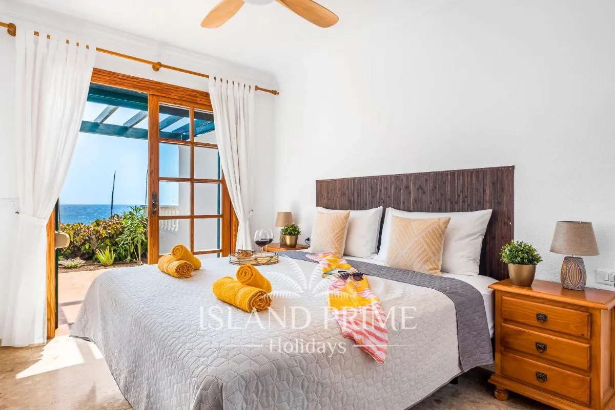 Image 1 of Oceanfront Holiday with Stunning Views LBR650