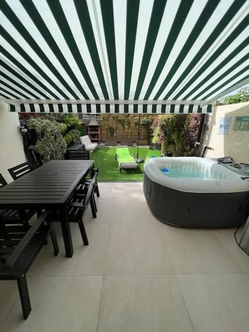 Image 3 of Relaxing Garden Los Cristianos con Jacuzzi y Barbacoa