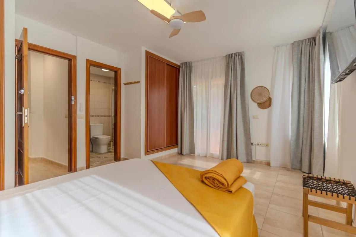 Image 1 of Rooms City