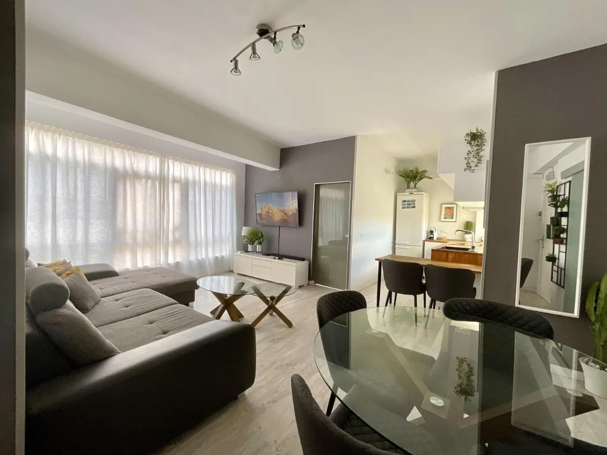 Image 4 of Santa Cruz Luxury Low-Cost Apartment with Terrace & Views