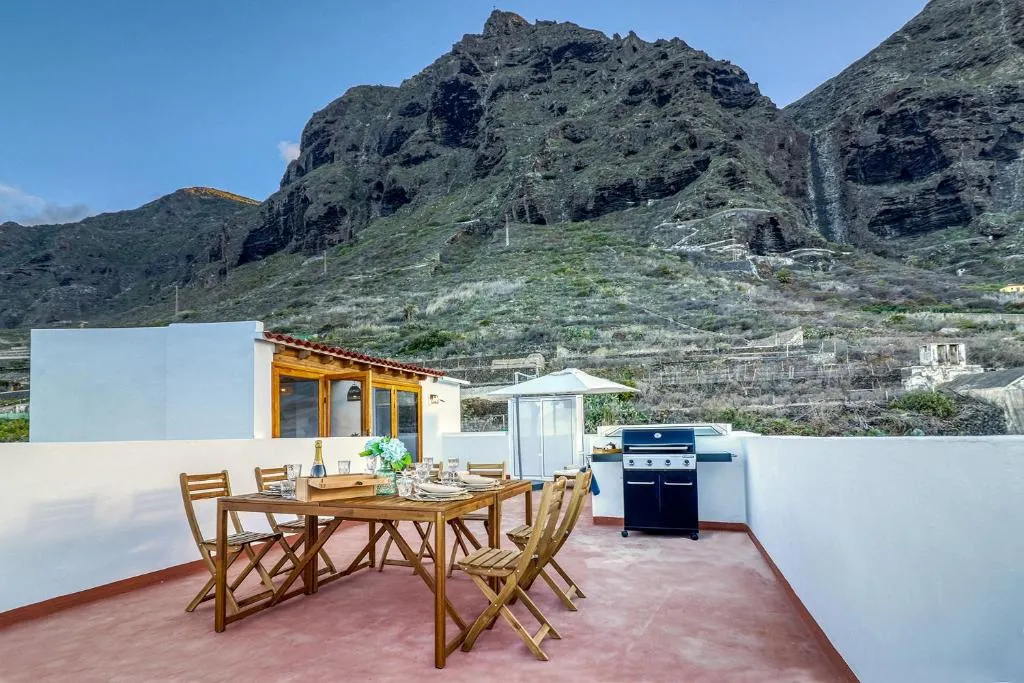 Image of Spacious Home with Tropical Garden, BBQ, Near Seaside
