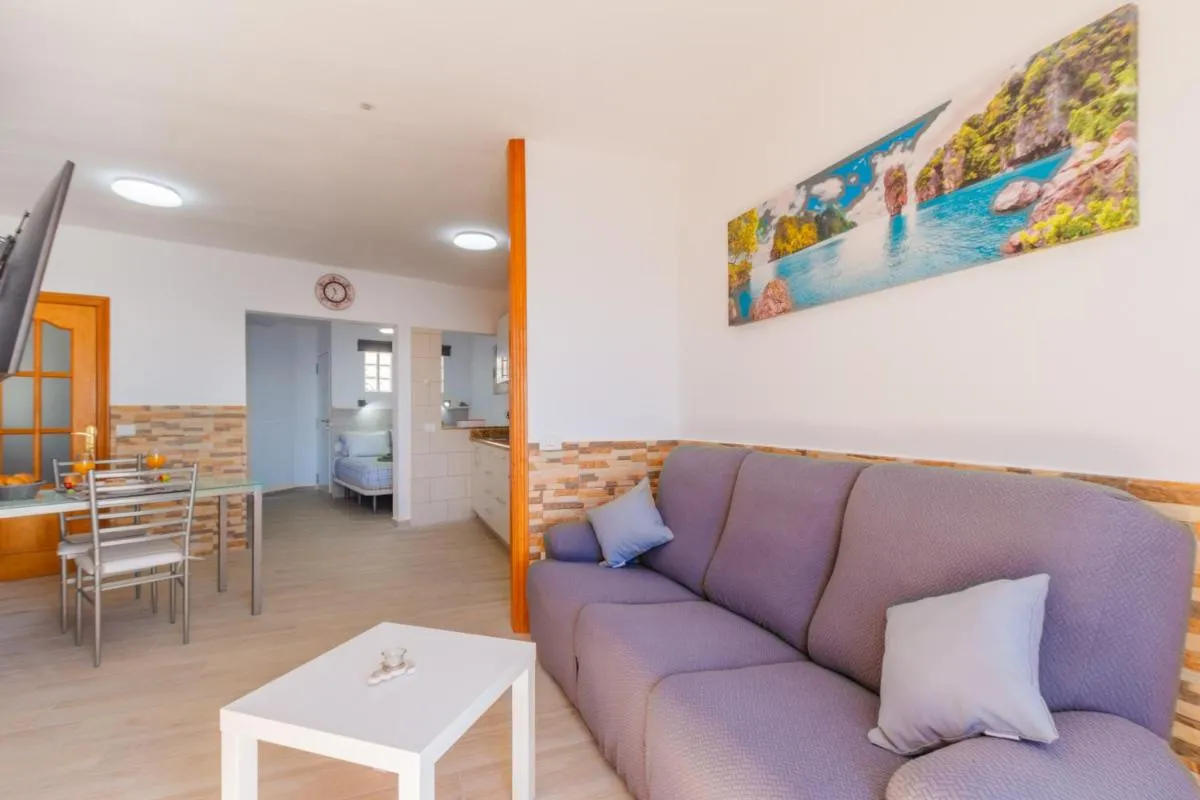 Image 1 of Spacious studio next to the sea with stunning views