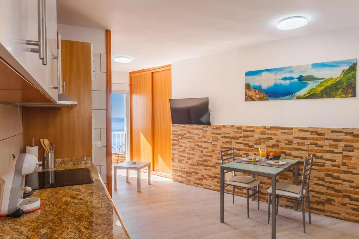 Image 4 of Spacious studio next to the sea with stunning views