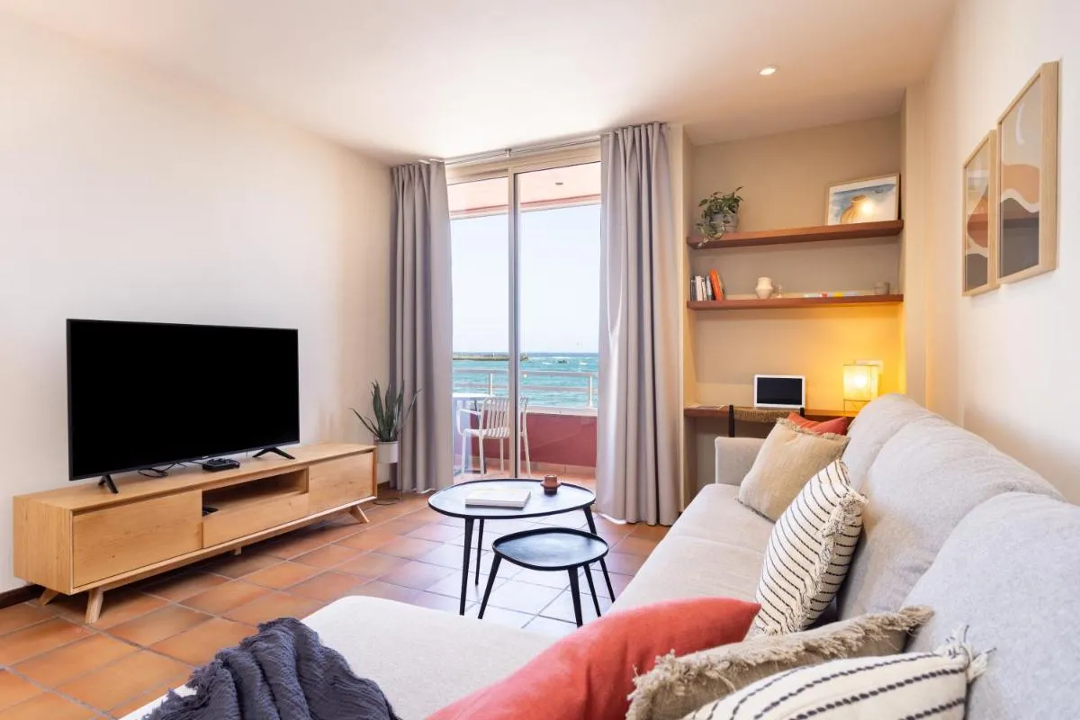 Image 4 of Spectacular Beachfront Loft-Style CASA CORINA II