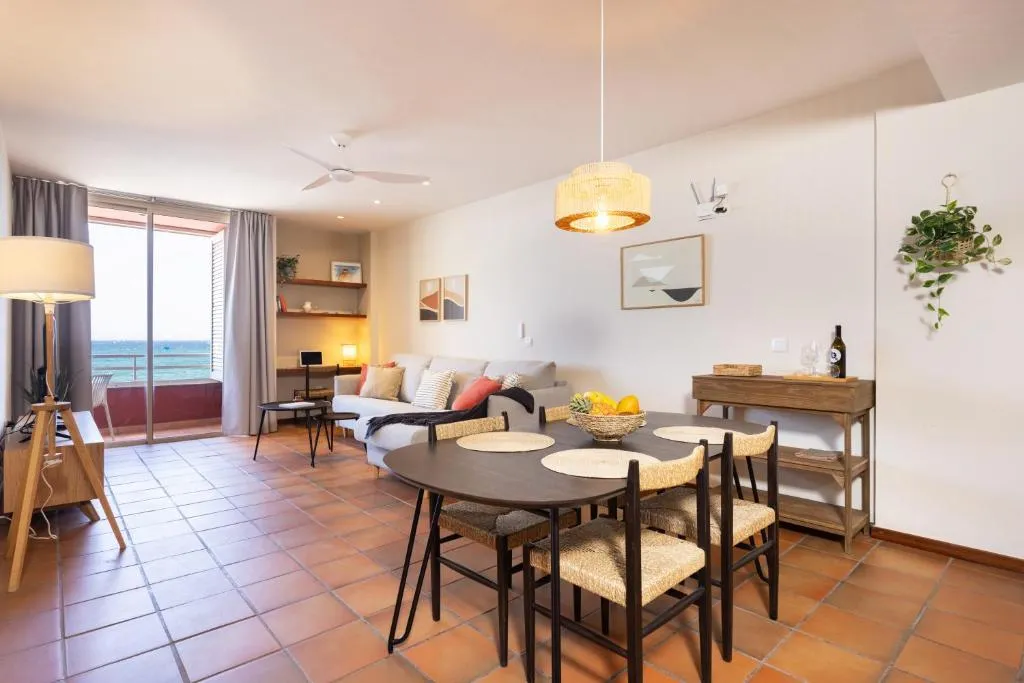 Image of Spectacular Beachfront Loft-Style CASA CORINA II