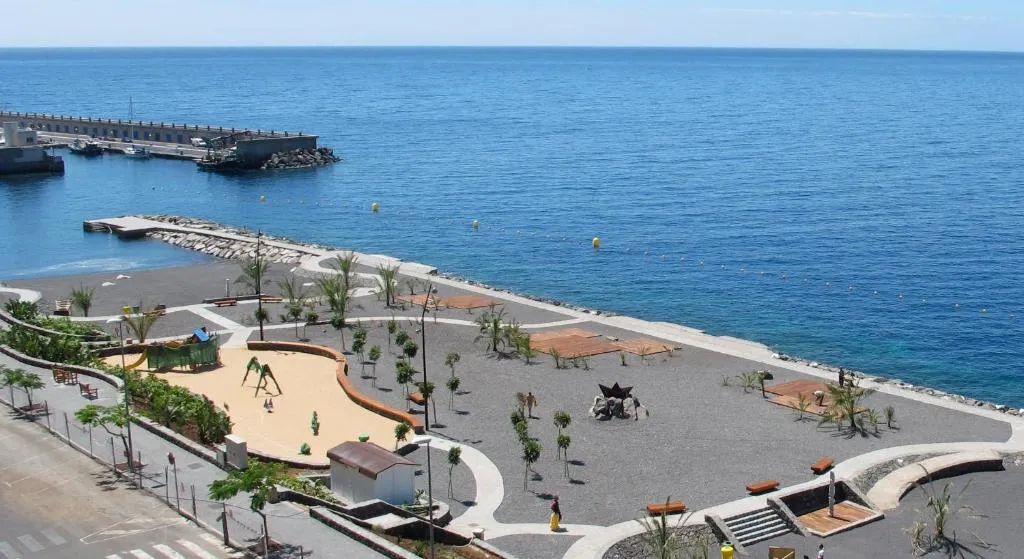 Image of Un lujoso duplex en Radazul en primera linea de playa y con parking propio