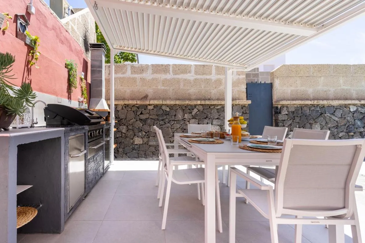 Image 4 of Villa Chloe Costa Adeje Tenerifesummervillas GIANT PRIVATE POOL 11 METERS LONG