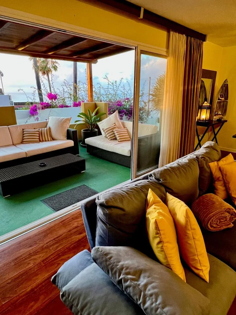 Image 3 of Villa con piscina climatizada y vistas al mar