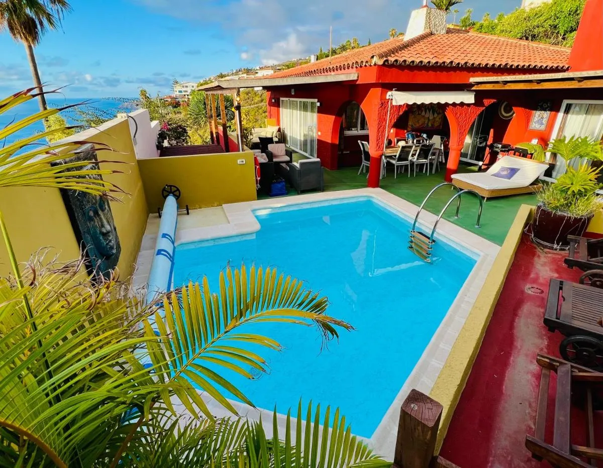 Image 1 of Villa con piscina climatizada y vistas al mar
