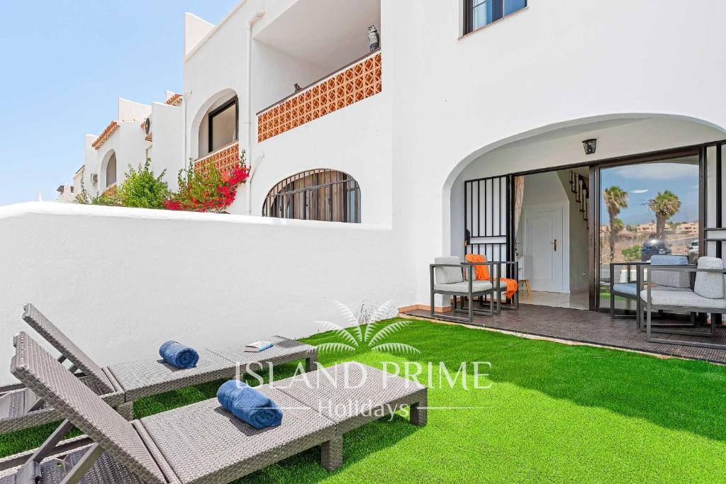 Image of 2x bedroom Holiday with Teide Views in Heated Pool Complex FC407