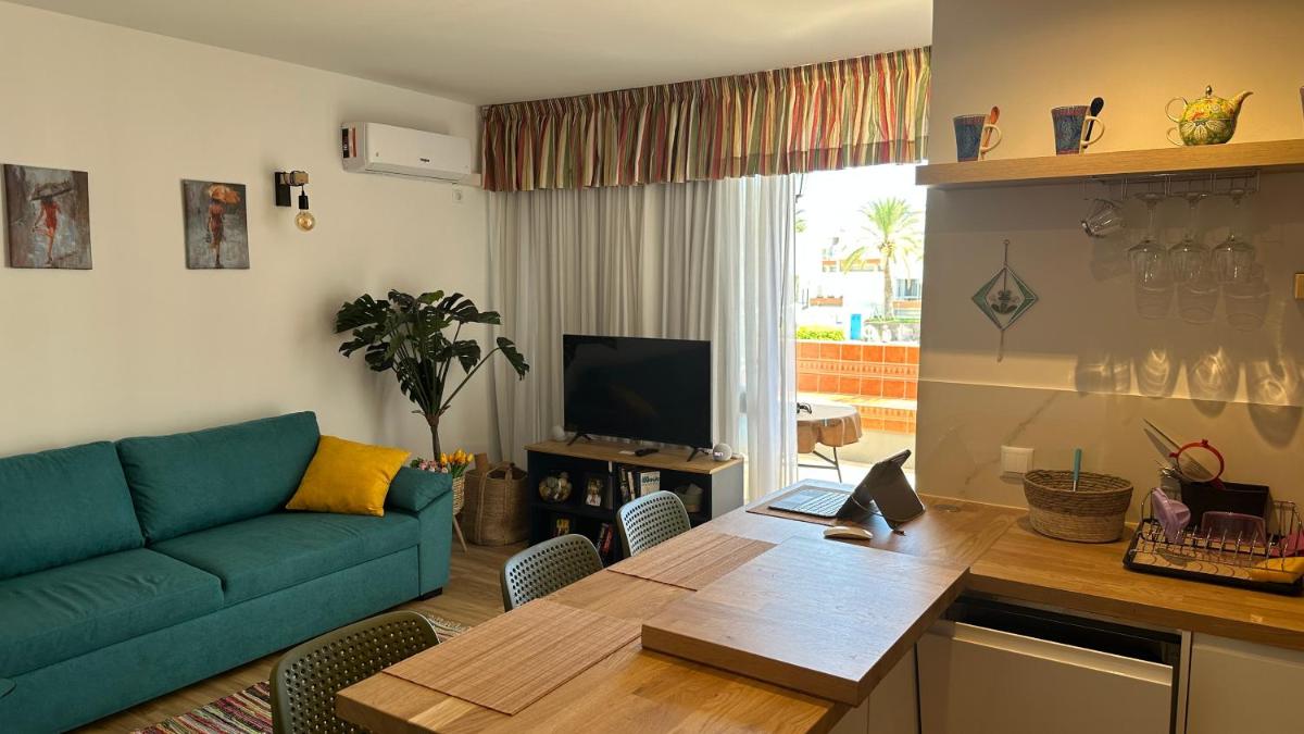 Image 5 of Air-Conditioned, Remarkably Beautiful Apartment, Fibre Wi-Fi, Pool