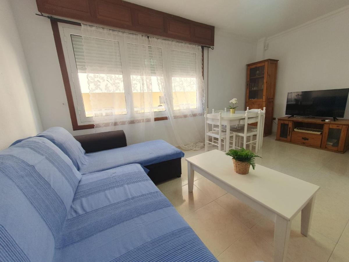 Image 4 of Alquilaencanarias-Medano Tío Claudio beachfront