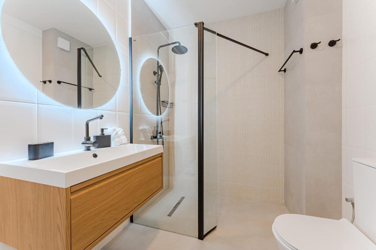 Image 3 of Atlantic View Premium Oceanfront Suite