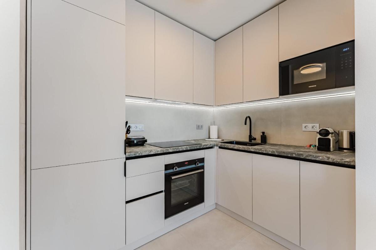 Image 4 of Atlantic View Premium Oceanfront Suite