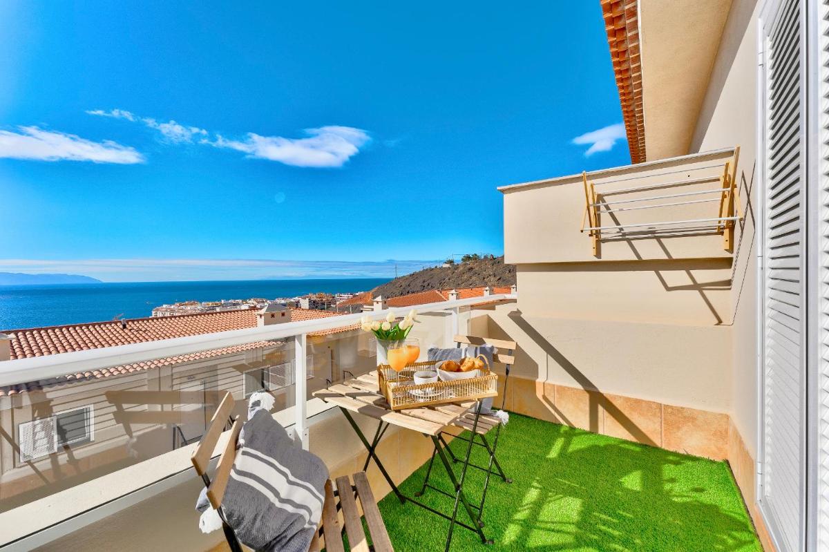 Image 6 of Black Beach Luxury Vacation House
