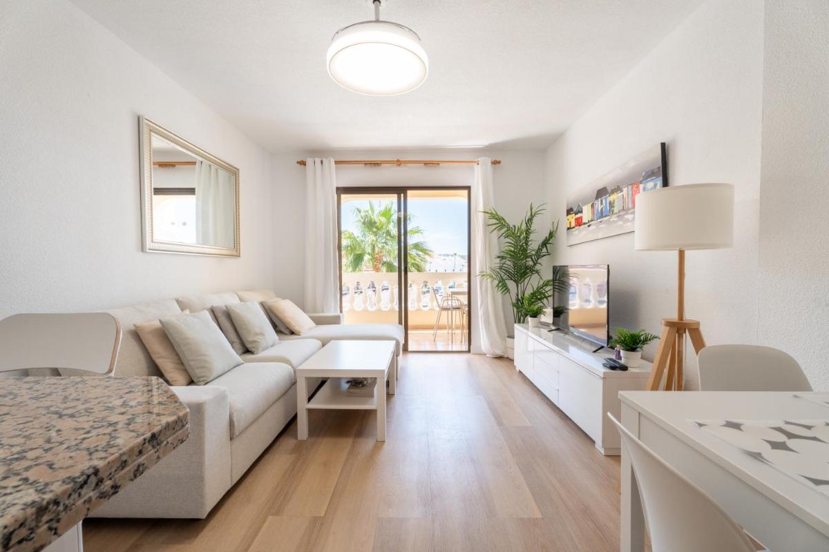 Image 2 of Castle Harbour Apartment with Heated Pool