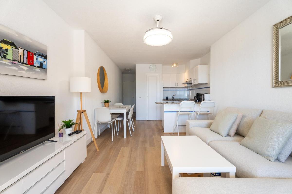 Image 4 of Castle Harbour Apartment with Heated Pool