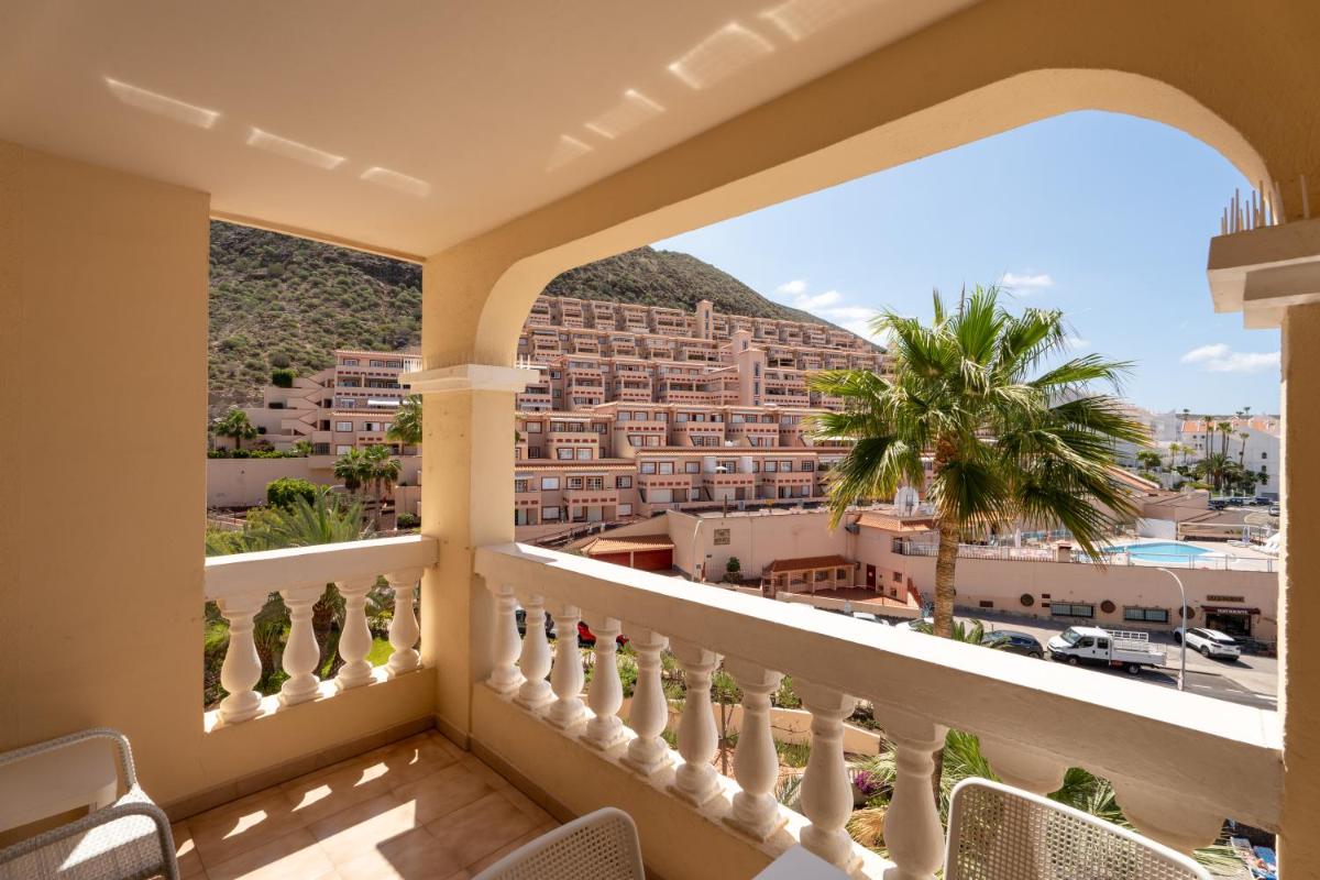 Image 3 of Castle Harbour Apartment with Heated Pool