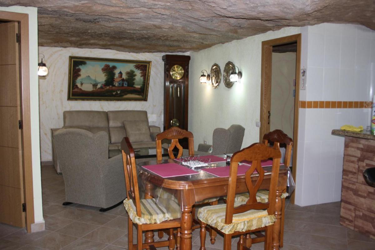 Image 3 of Cueva Sasha