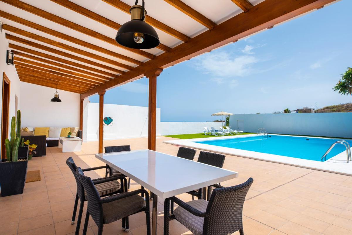 Image 6 of Private house with pool & garden