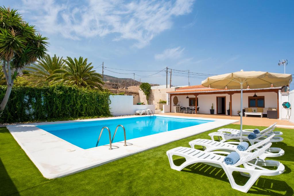 Image of Private house with pool & garden