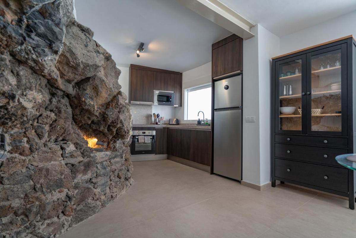 Image 5 of Spectacular Cave with two large terraces (70m2) by the sea