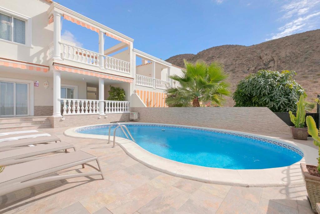 Image of Townhouse with private pool!