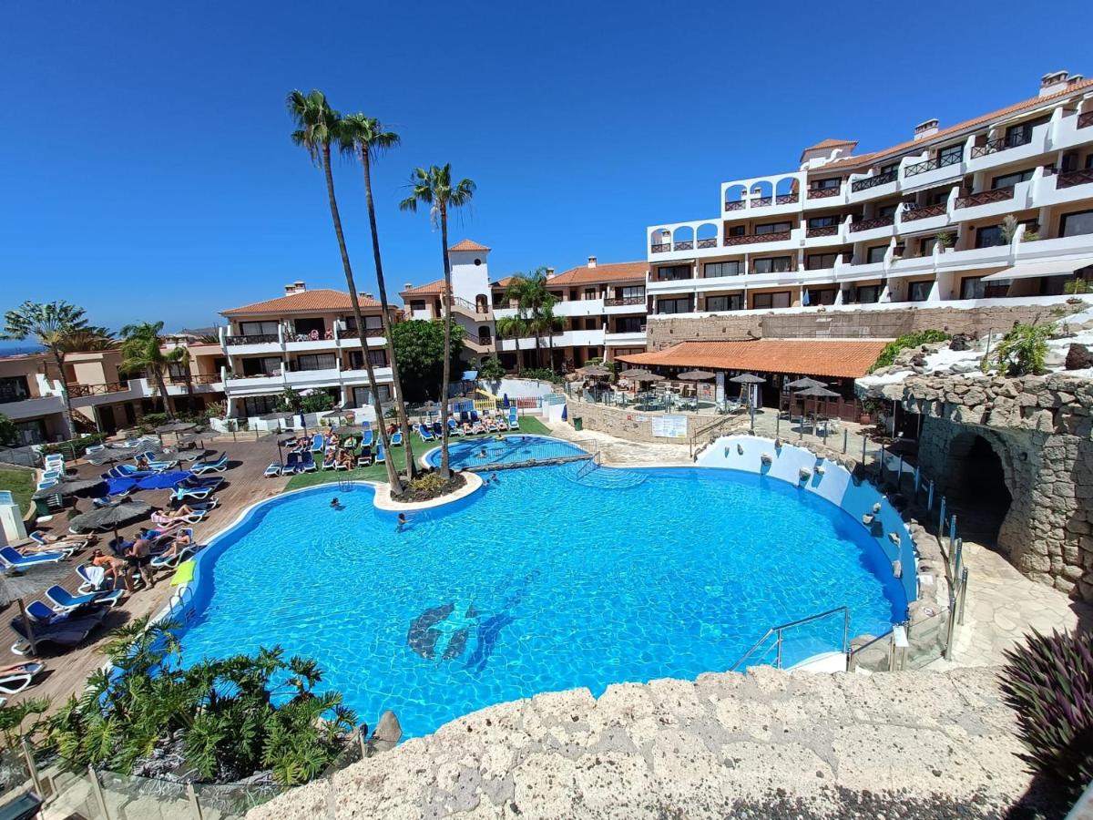 Image 2 of Wonderful apartment with pool and Wi-Fi
