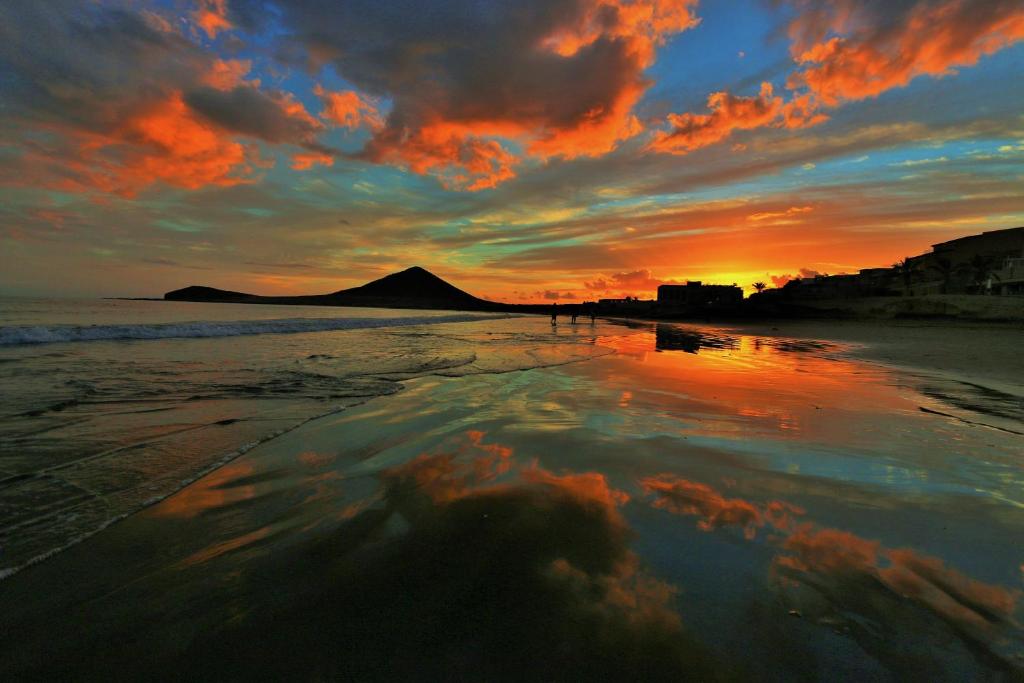 Image of alquilaencanarias El Medano beach 1